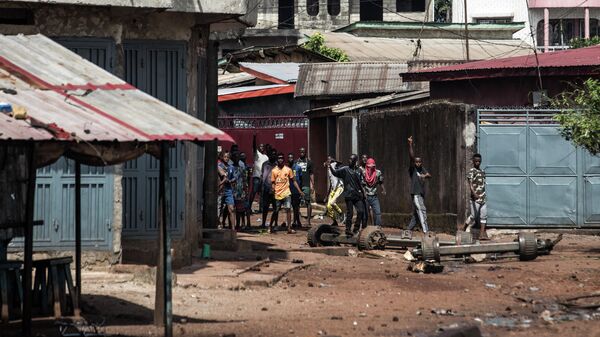 Люди на улице города Конакри, Гвинея