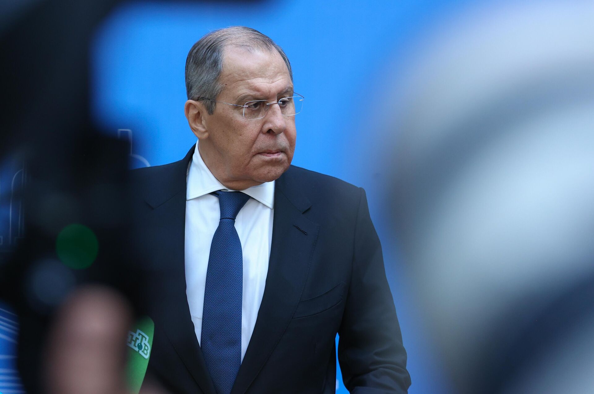 Министр иностранных дел РФ Сергей Лавров во время пресс-подхода в атриуме Главного штаба Эрмитажа в Санкт-Петербурге Министр иностранных дел РФ Сергей Лавров во время пресс-подхода в атриуме Главного штаба Эрмитажа в Санкт-Петербурге - РИА Новости, 1920, 21.08.2025