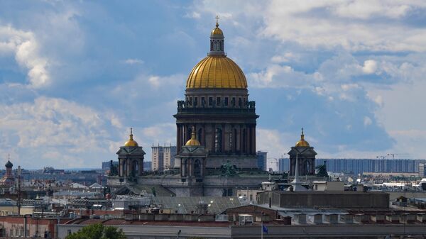 Вид на Исаакиевский собор в Санкт-Петербурге