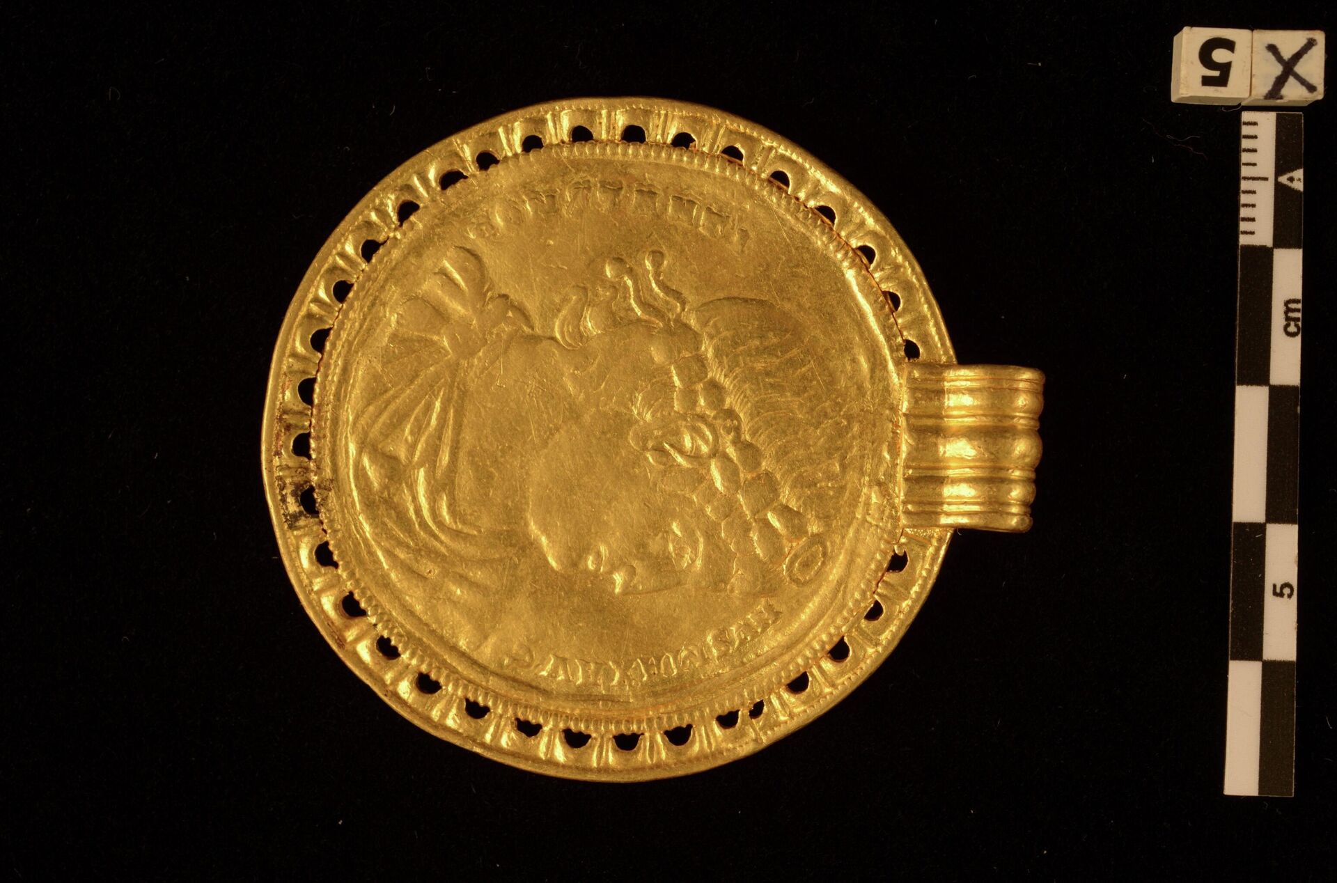 Золотые предметы VI столетия, найденные около города Еллинг, Дания - РИА Новости, 1920, 07.09.2021