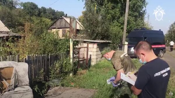 Сотрудники СК РФ на месте убийства двух девочек в Киселевске