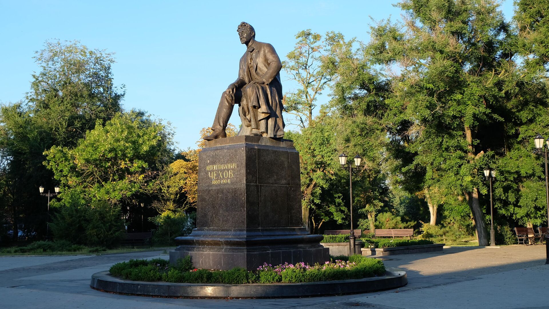 Памятник А. П. Чехову в Таганроге - РИА Новости, 1920, 02.07.2022