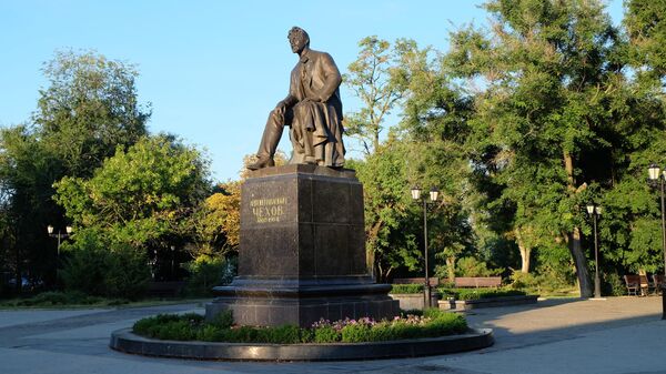 Памятник А. П. Чехову в Таганроге