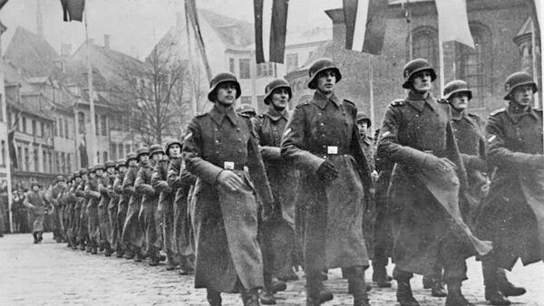 Парад латышских легионеров СС в Риге. 1943