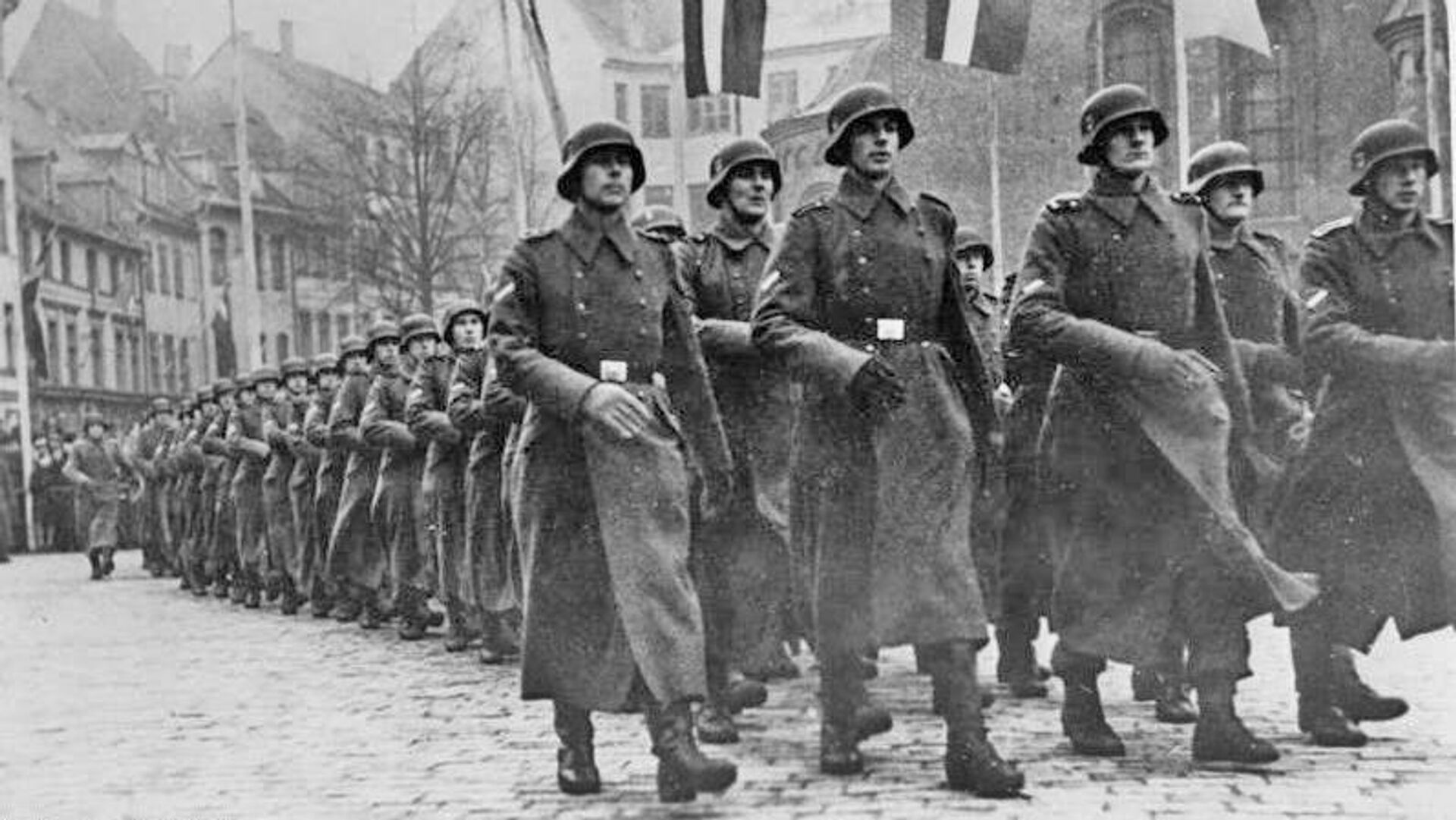 Парад латышских легионеров СС в Риге. 1943 - РИА Новости, 1920, 08.09.2021