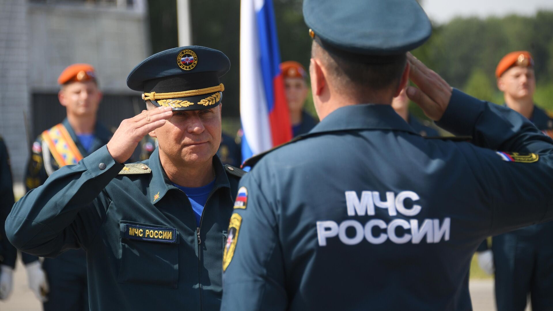 Министр по делам гражданской обороны, чрезвычайным ситуациям и ликвидации последствий стихийных бедствий Евгений Зиничев во время демонстрационных учений МЧС РФ в рамках XII Международного салона средств обеспечения безопасности Комплексная безопасность-2019 - РИА Новости, 1920, 08.09.2021