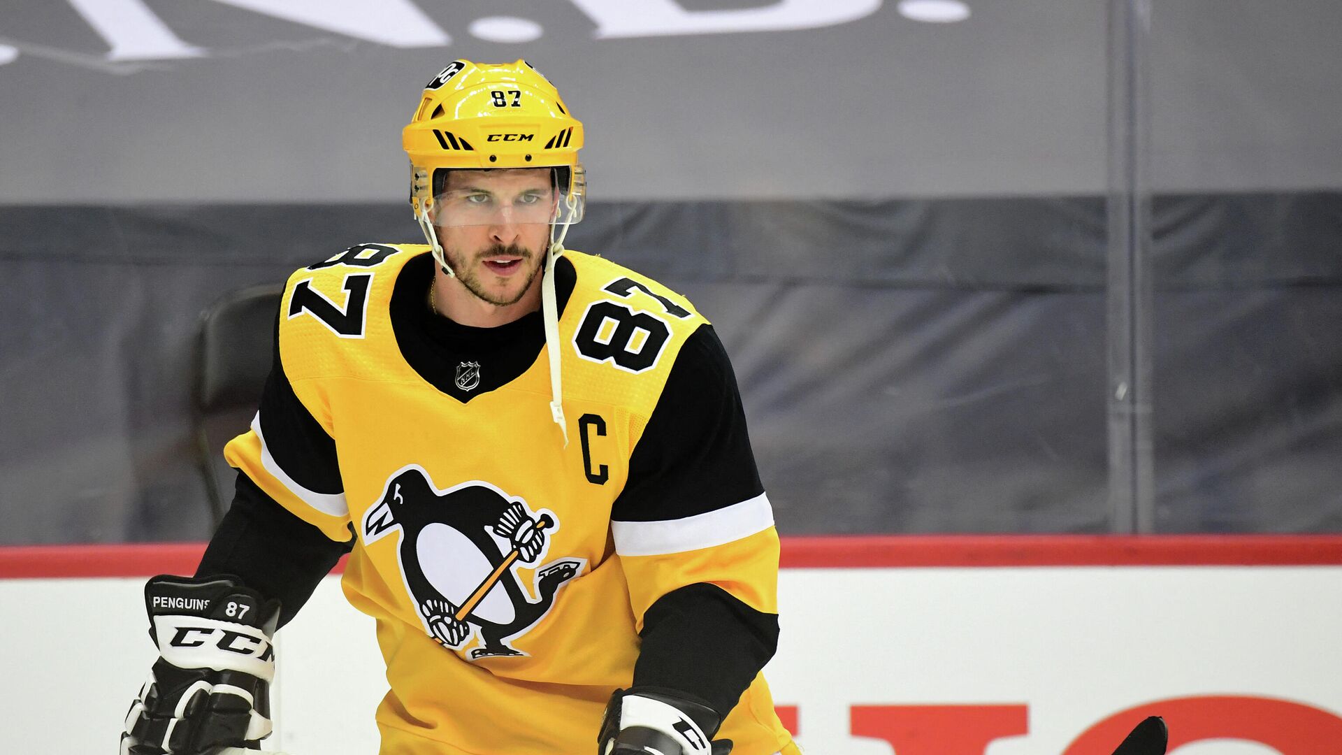 PITTSBURGH, PENNSYLVANIA - MAY 24: Sidney Crosby #87 of the Pittsburgh Penguins warms up prior to Game Five of the First Round of the 2021 Stanley Cup Playoffs against the New York Islanders at PPG PAINTS Arena on May 24, 2021 in Pittsburgh, Pennsylvania.   Emilee Chinn/Getty Images/AFP (Photo by Emilee Chinn / GETTY IMAGES NORTH AMERICA / Getty Images via AFP) - РИА Новости, 1920, 09.09.2021