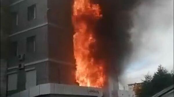Кадры пожара офисного здания в Магадане