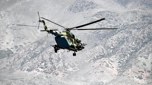 Вертолет Ми-8 на совместных учениях ОДКБ Рубеж-2021 на полигоне Эдельвейс в Иссык-Кульской области Киргизии