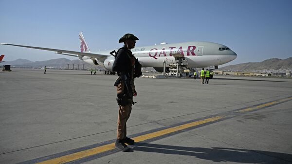 Самолет авиакомпании Qatar Airways в аэропорту Кабула