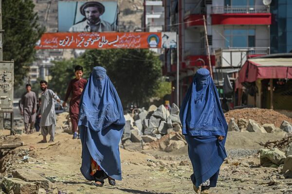 Женщины одетые в паранджу в Кабуле. 8 сентября 2021 