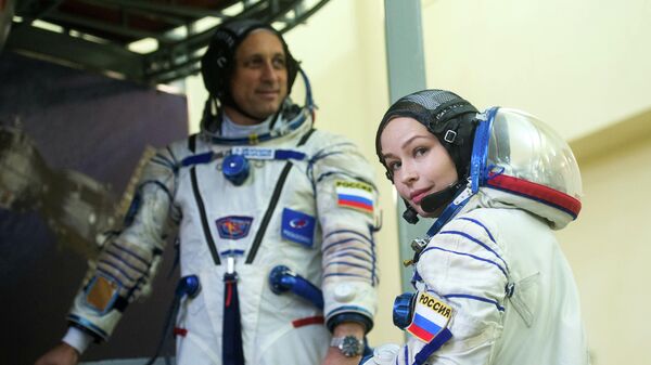 Актриса Юлия Пересильд и космонавт Антон Шкаплеров сдали первые экзамены перед полетом на МКС