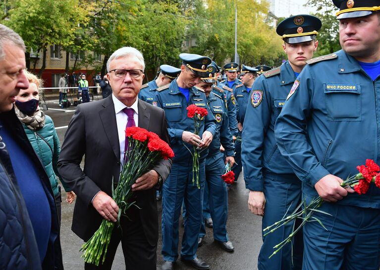 Губернатор Красноярского края Александр Усс на церемонии прощания с трагически погибшим во время учений в Норильске главой МЧС Евгением Зиничевым