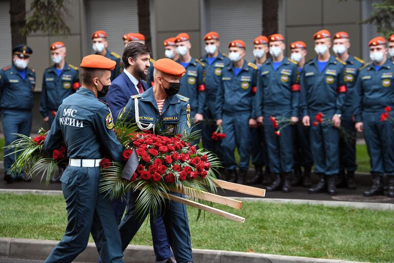 На церемонии прощания с трагически погибшим во время учений в Норильске главой МЧС Евгением Зиничевым