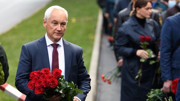 Первый заместитель Председателя Правительства РФ Андрей Белоусов на церемонии прощания с трагически погибшим во время учений в Норильске главой МЧС Евгением Зиничевым Первый заместитель Председателя Правительства РФ Андрей Белоусов на церемонии прощания с трагически погибшим во время учений в Норильске главой МЧС Евгением Зиничевым