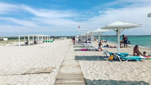 Пляж Майами в поселке Оленевка в Крыму