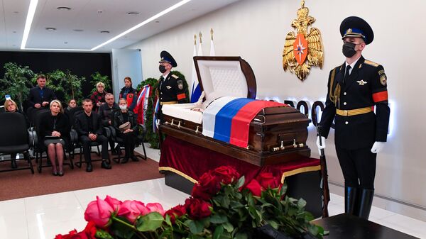 Церемония прощания с трагически погибшим во время учений в Норильске главой МЧС Евгением Зиничевым