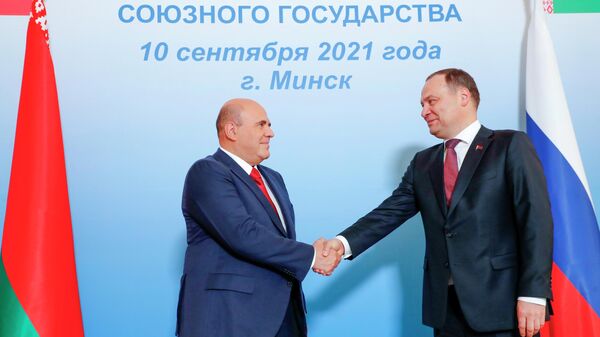 Председатель правительства РФ Михаил Мишустин и премьер-министр Белоруссии Роман Головченко во время встречи