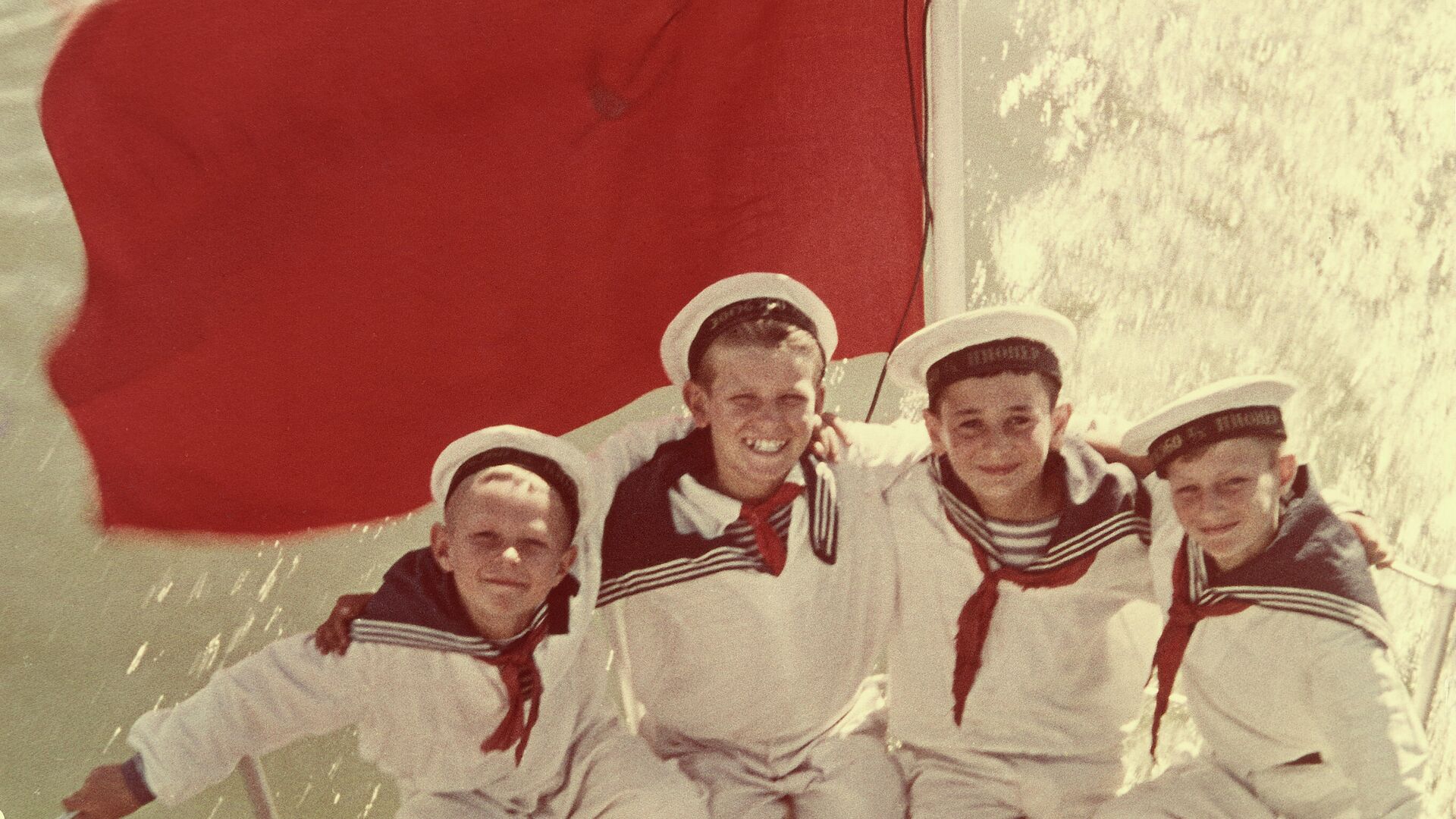Яков Халип. Фотография Юнги. Юнги.1951 (?) представлена на выставке Первоцвет. Ранний цвет в российской фотографии. - РИА Новости, 1920, 11.09.2021