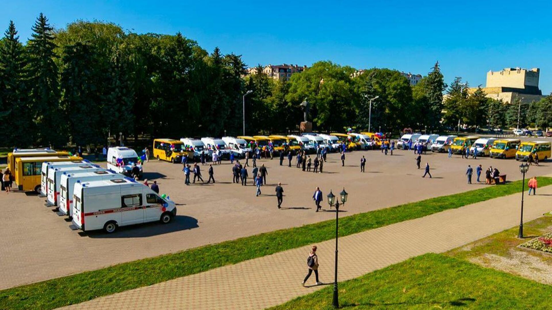 КЧР получила 11 новых школьных автобусов и 17 машин скорой помощи - РИА Новости, 1920, 10.09.2021