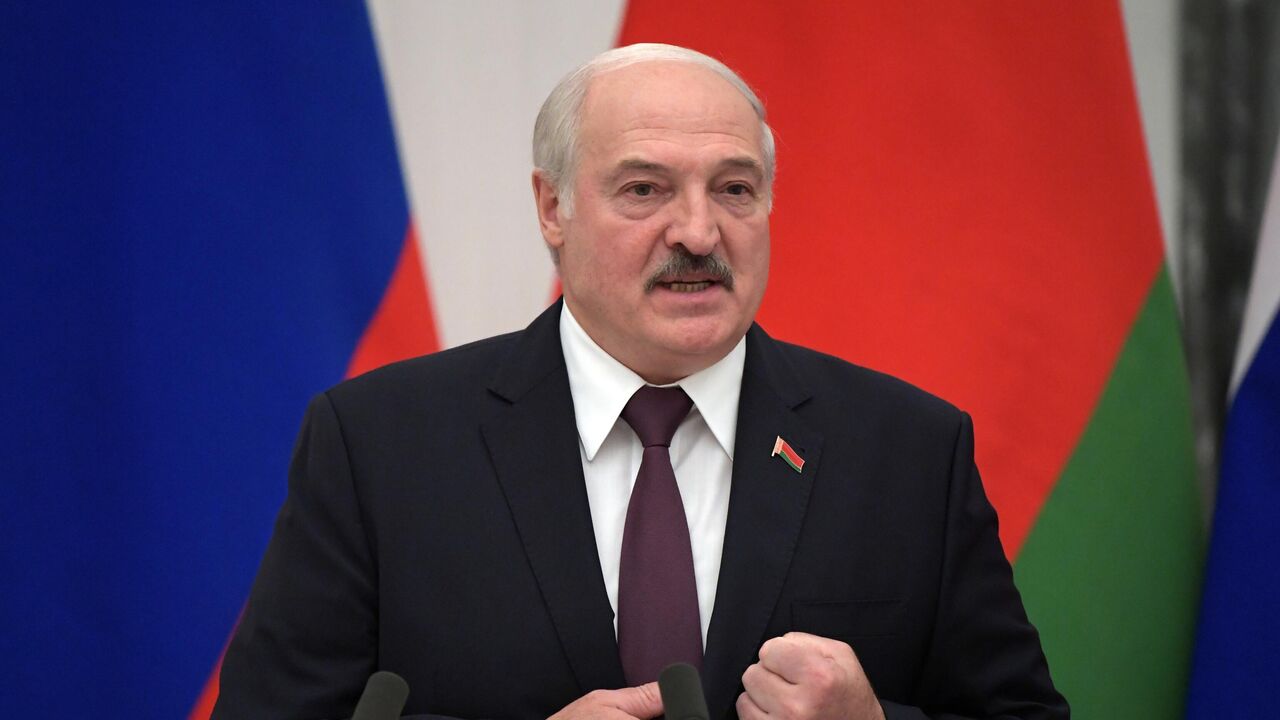 Лукашенко пообещал помочь России в случае военной агрессии против нее