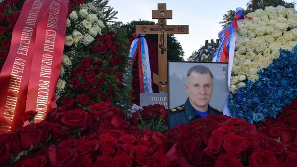 В Петербурге открыли сквер имени погибшего главы МЧС Евгения Зиничева