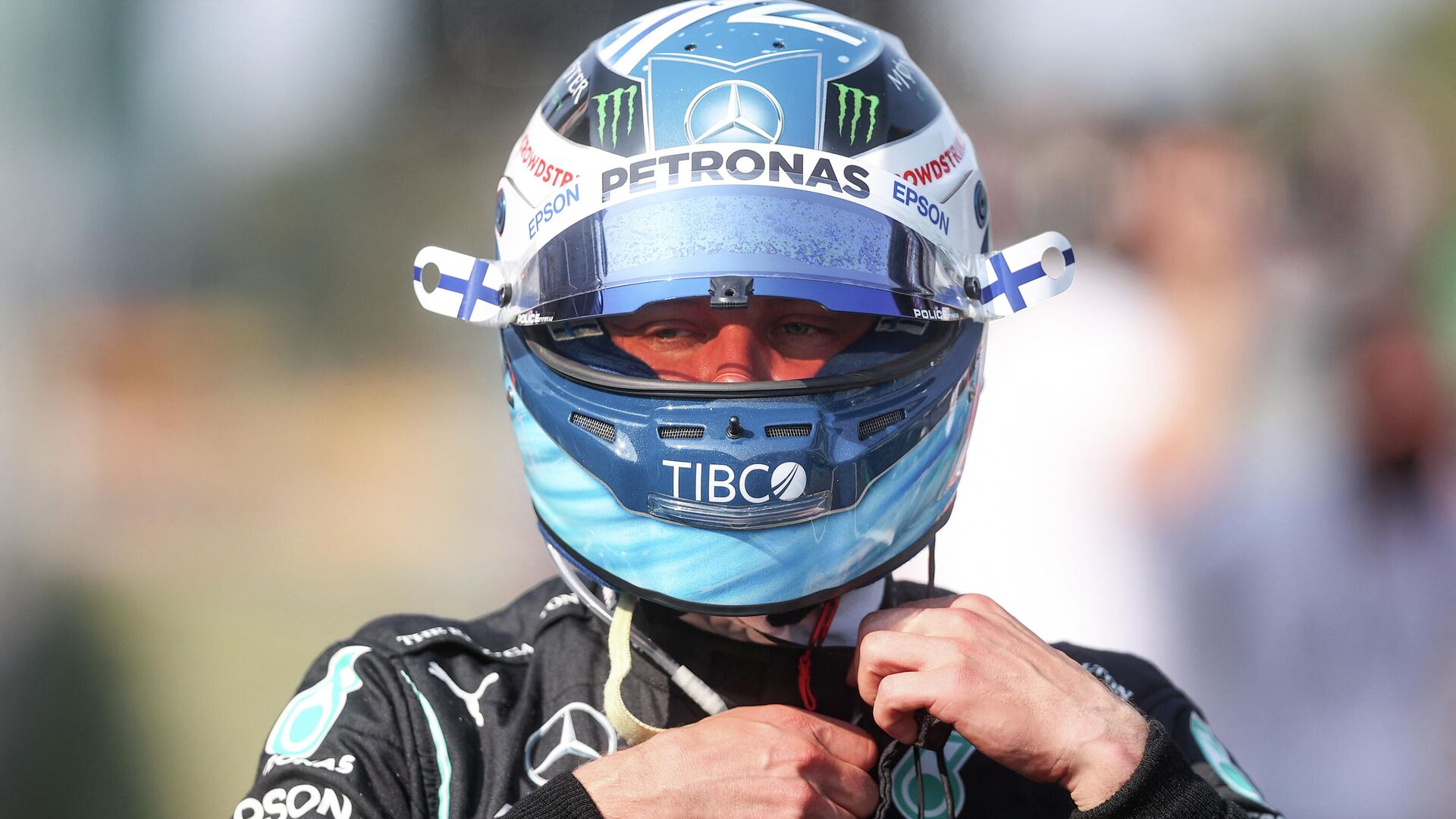 Mercedes' Finnish driver Valtteri Bottas gets out of his car on after the sprint session at the Autodromo Nazionale circuit in Monza, on September 11, 2021, ahead of the Italian Formula One Grand Prix. (Photo by LARS BARON / POOL / AFP) - РИА Новости, 1920, 11.09.2021