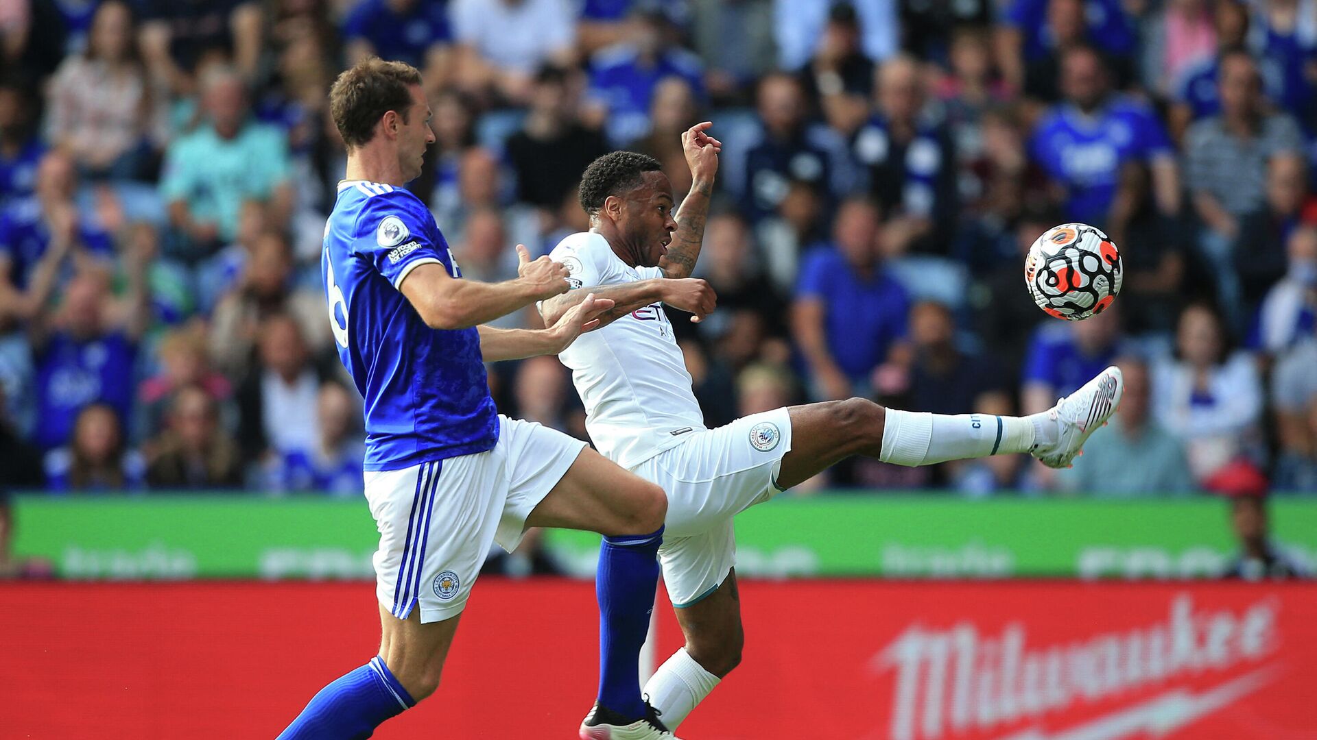 Leicester City's Northern Irish defender Jonny Evans (L) chases Manchester City's English midfielder Raheem Sterling during the English Premier League football match between Leicester City and Manchester City at King Power Stadium in Leicester, central England on September 11, 2021. (Photo by Lindsey Parnaby / AFP) / RESTRICTED TO EDITORIAL USE. No use with unauthorized audio, video, data, fixture lists, club/league logos or 'live' services. Online in-match use limited to 120 images. An additional 40 images may be used in extra time. No video emulation. Social media in-match use limited to 120 images. An additional 40 images may be used in extra time. No use in betting publications, games or single club/league/player publications. /  - РИА Новости, 1920, 11.09.2021