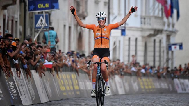 Netherlands' Ellen Van Dijk celebrates as she crosses the finish line to win the UEC European women Elite road cycling championships in Trento, on September 11 2021. (Photo by Alberto PIZZOLI / AFP)