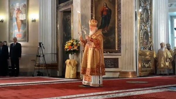 Праздничная литургия в Свято-Троицком соборе Александро-Невской лавры