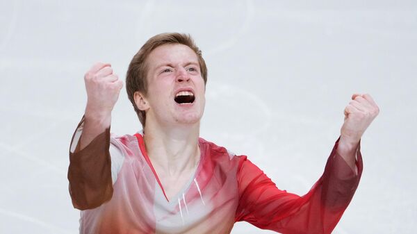 Александр Самарин выступает с произвольной программой в мужском одиночном катании на контрольных прокатах сборной России по фигурному катанию в Челябинске.