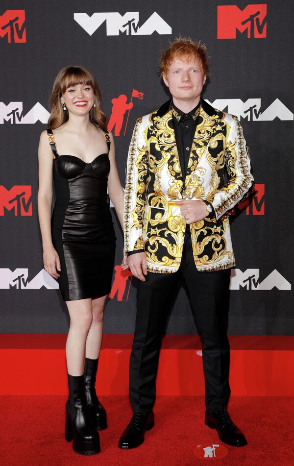 Мэйзи Петерс и Эд Ширан на премии MTV Video Music Awards