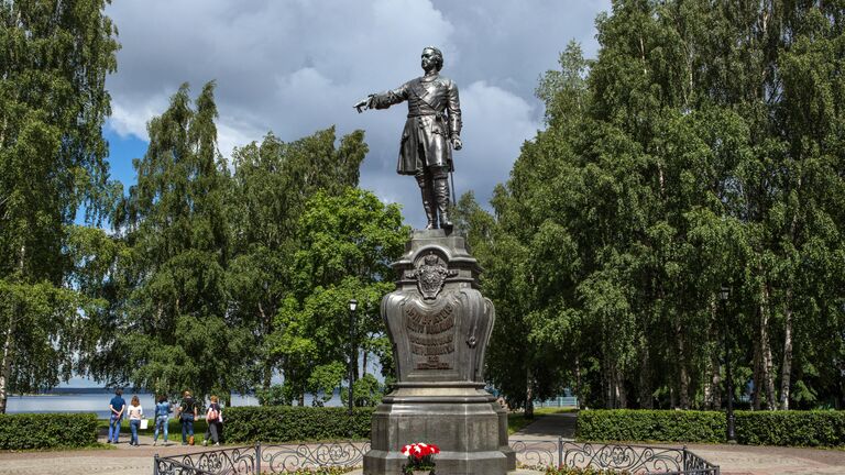 Памятник Петру I в Петрозаводске