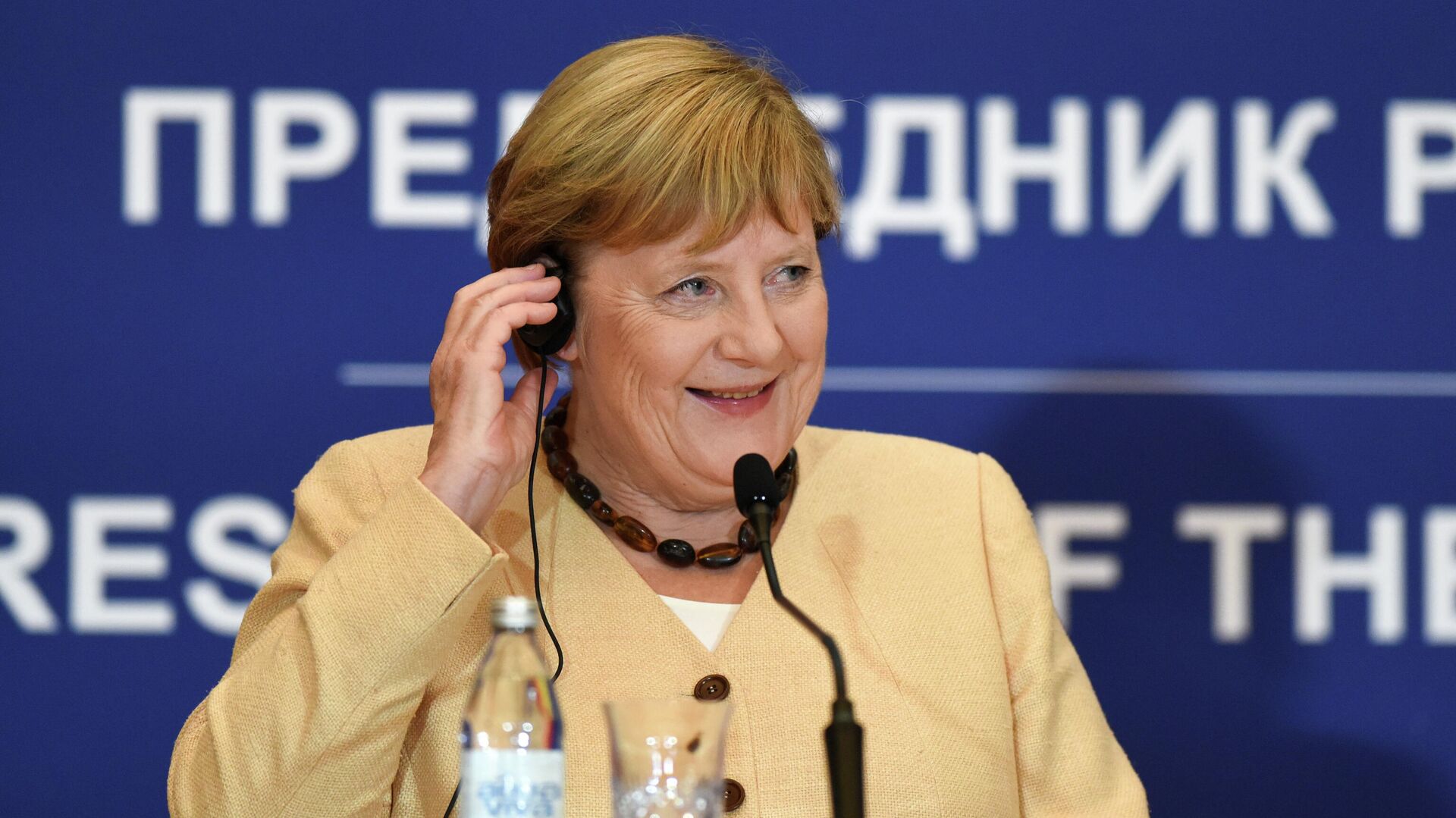 Канцлер Германии Ангела Меркель выступает на пресс-конференции в Белграде, Сербия - РИА Новости, 1920, 19.09.2021