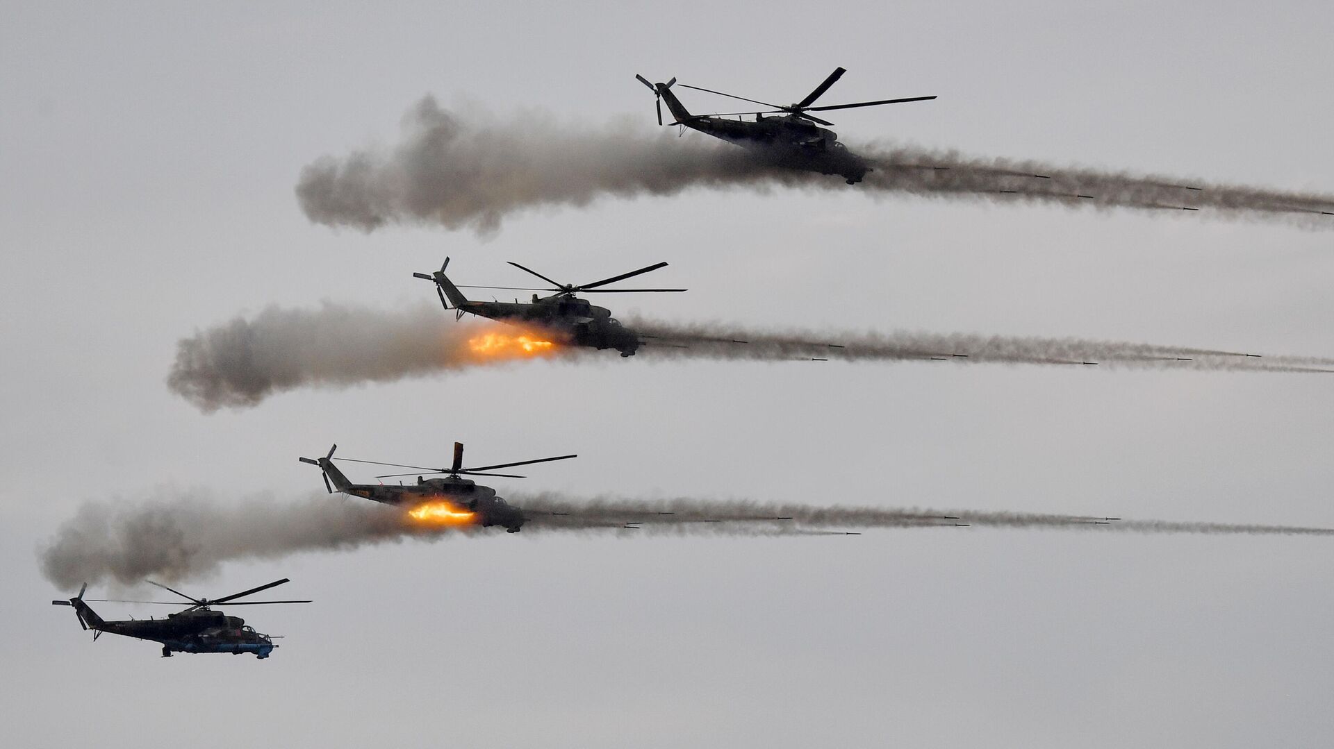 Ударные вертолеты Ми-24 во время основного этапа учений Запад-2021 - РИА Новости, 1920, 18.09.2021