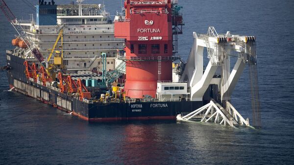 Mногоцелевое судно Фортуна во время трубоукладочных работ в водах Дании