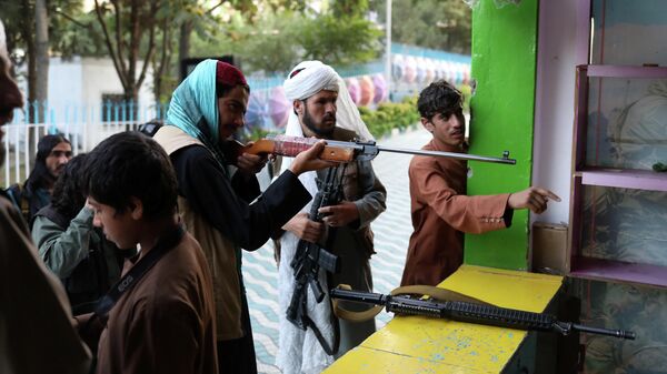 Талибы* в парке развлечений в Кабуле