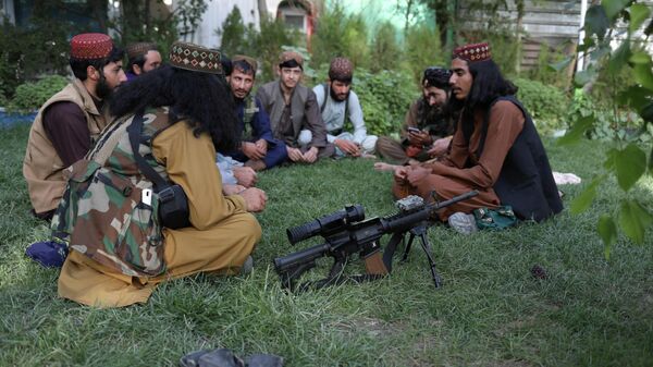 Талибы* в парке развлечений в Кабуле