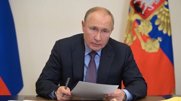 Президент РФ Владимир Путин в режиме видеоконференции проводит совещание с членами правительства РФ и руководством партии Единая Россия