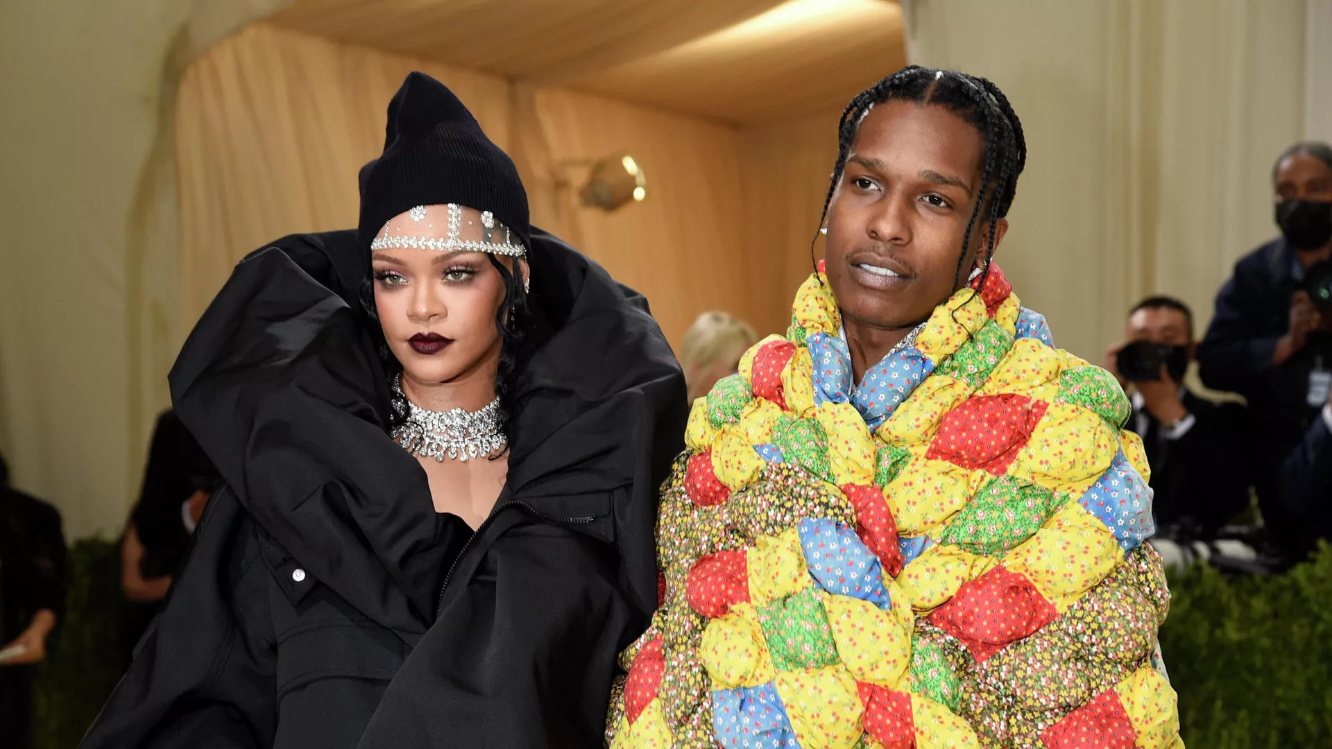 Рианна и ASAP на балу Института костюма Met Gala в Нью-Йорке Рианна и ASAP на балу Института костюма Met Gala в Нью-Йорке - РИА Новости, 1920, 20.07.2023