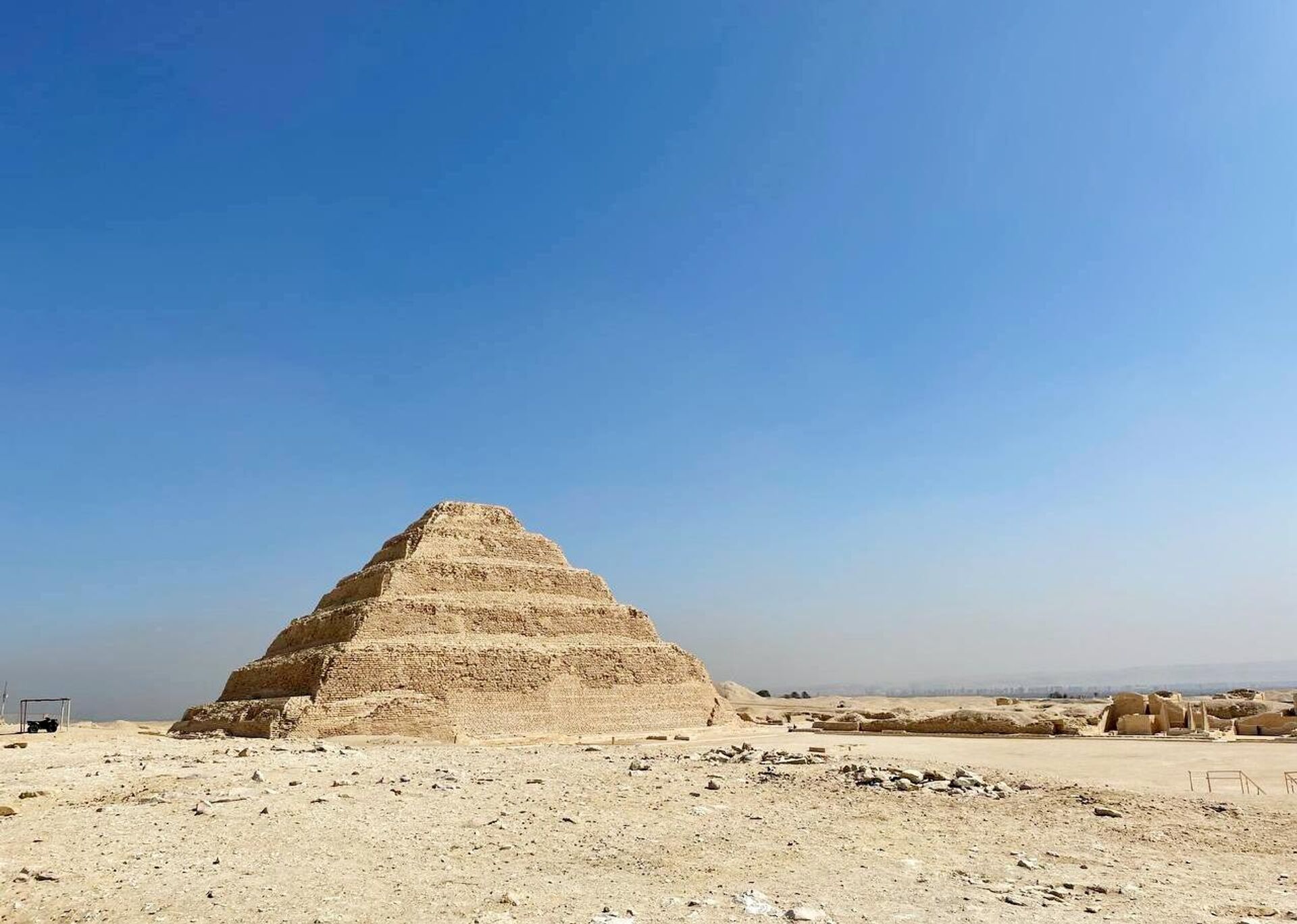 Ступенчатая пирамида фараона Джосера на территории погребального комплекса в Саккаре в Египте - РИА Новости, 1920, 02.04.2024