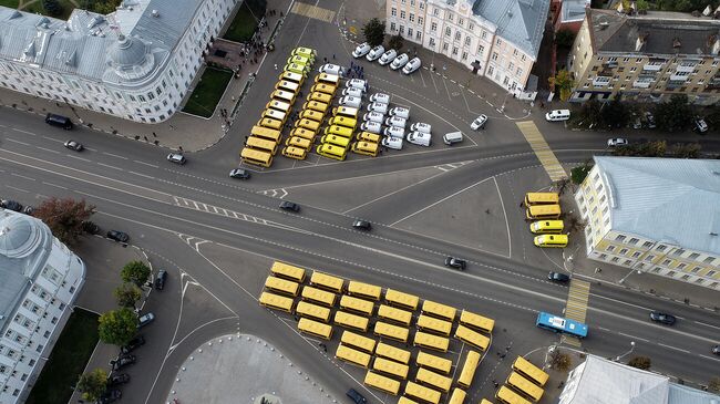 Муниципалитеты Верхневолжья получили новые школьные автобусы и скорые