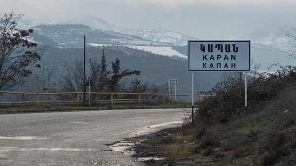 Дорожный указатель в горах Сюникской области Армении