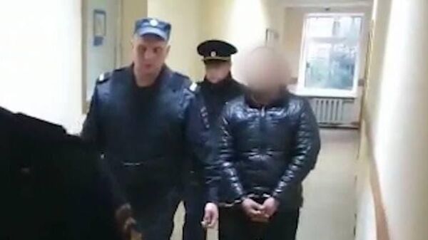 В Сергиевом-Посаде арестованы двое мужчин, обвиняемые в изнасиловании и убийстве пенсионерки. Кадр видео