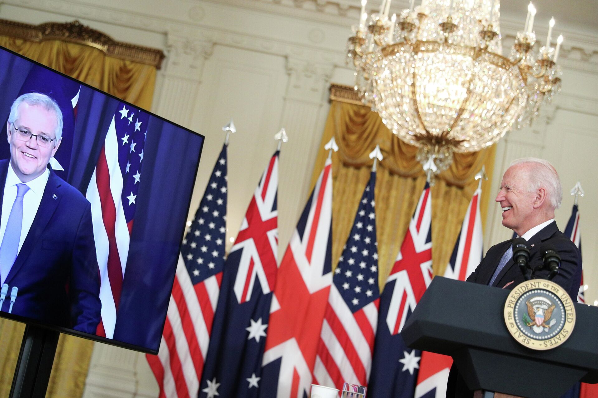 Президент США Джо Байден во время переговоров с премьер-министром Австралии Скоттом Моррисоном в Белом доме в Вашингтоне - РИА Новости, 1920, 16.09.2021