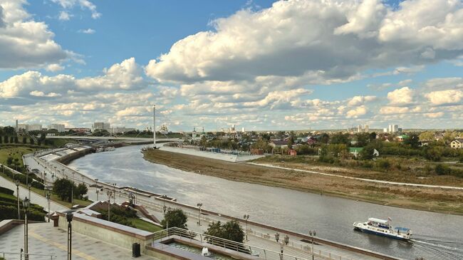 Вид на набережную Тюмени и мост Влюбленных