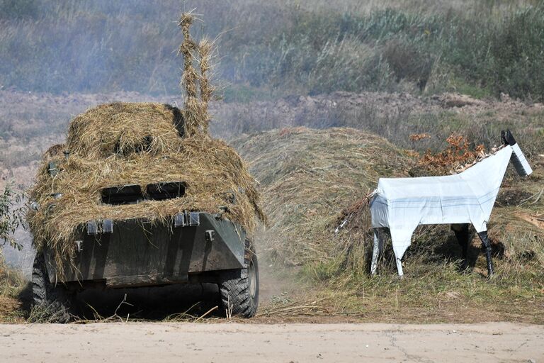 Бронетранспортер БТР-82А на совместных стратегических учениях вооруженных сил России и Белоруссии Запад -2021 на полигоне Правдинский в Калининградской области