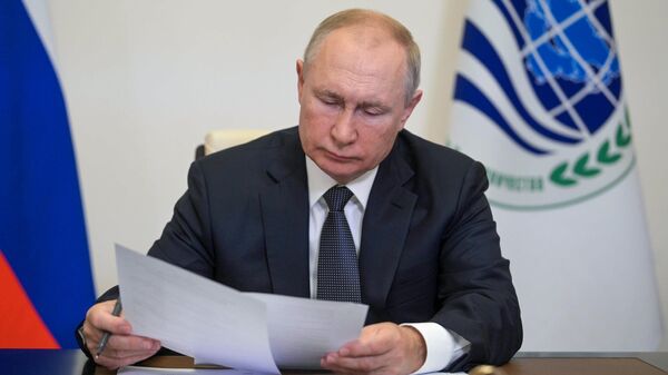 Президент РФ Владимир Путин в режиме видеоконференции принимает участие в заседании Совета глав государств - членов Шанхайской организации сотрудничества