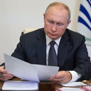Путин Подписывает Документы Фото