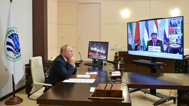 Президент РФ Владимир Путин в режиме видеоконференции принимает участие в заседании Совета глав государств - членов Шанхайской организации сотрудничества